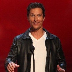 Wow! Selebriti Ini Pernah Jadi Tukang Bersih-bersih Kandang Ayam