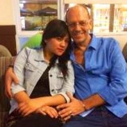 Foto Mesra Bareng Bule, Mantan Istri Daus Mini: Aku Single dan Bebas