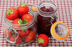 Bikin Selai Strawberry Ternyata Mudah!