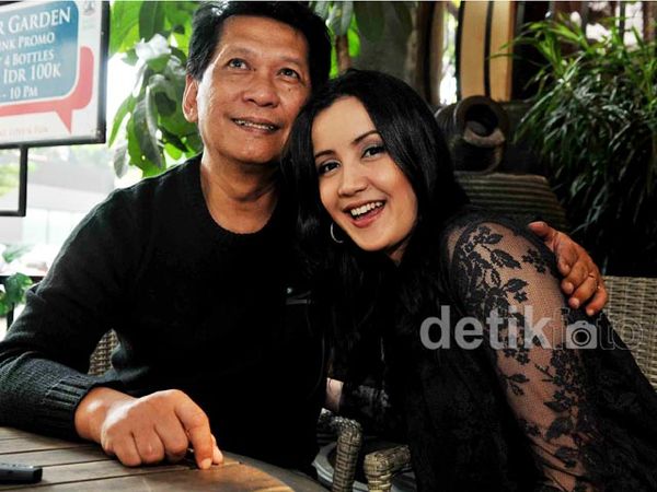 Andi Soraya dan Suami Makin Mesra