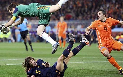 Maradona Tunggu Duel Belanda-Spanyol