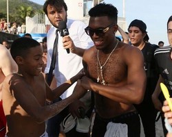Mengintip Sturridge dkk Nikmati Pantai Rio de Janeiro
