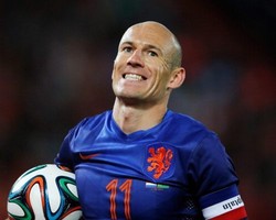 Belanda Pakai 5 Bek untuk Persempit Ruang Gerak Spanyol