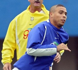 Melampaui Ronaldo Luis Nazario de Lima