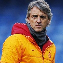 Bantah Isu Ingin Balik ke Italia, Mancini Pastikan Bertahan di Galatasaray