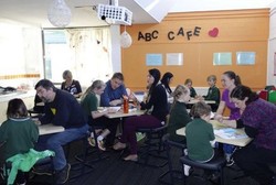 Belajar Membaca di Kantin Sekolah? Di Sini Tempatnya