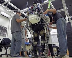 Iron Man Akan Buka Piala Dunia