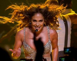 FIFA Batalkan Penampilan J-Lo di Upacara Pembukaan Piala Dunia