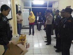 Jelang Ramadan, Puluhan Botol Miras di Jagakarsa Disita
