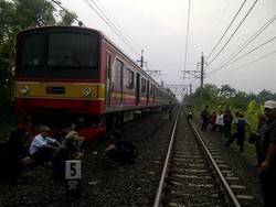 Aliran Listrik di Commuter Line Arah Bogor Putus, Penumpang Pilih Naik Angkot
