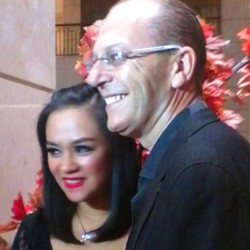 Yunita Mesra-mesraan dengan Pria Bule, Ini Kata Daus Mini