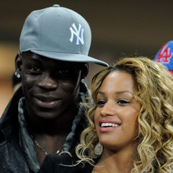 Sebelum Piala Dunia Kickoff, Balotelli Lamar Sang Kekasih