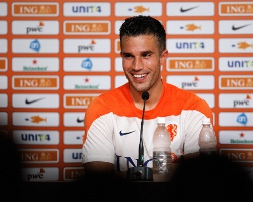 Van Persie Terbiasa Bermain dengan Rasa Sakit
