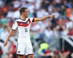 Lahm Bersedia Main Jadi Bek atau Gelandang