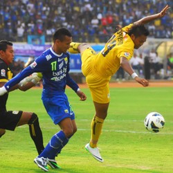 Persib dan Mitra Kukar Petik Tiga Angka