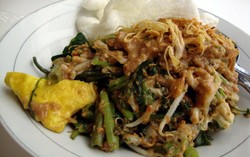 Mana Lotek Legendaris yang Paling Enak di Bandung?