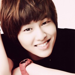 Onew SHINee Jalani Operasi Pita Suara