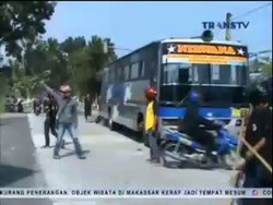 Jalan Raya Purworejo-Kebumen Diblokir Warga