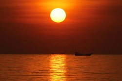 Sunset di Pulau Moyo, Juara!