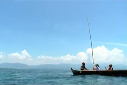Mancing dengan Layang-layang di Pulau Toro Siaje, Gorontalo