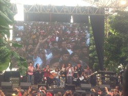 Giring Nidji Terpesona Sejak Bertemu Jokowi di Kelas Ekonomi Pesawat