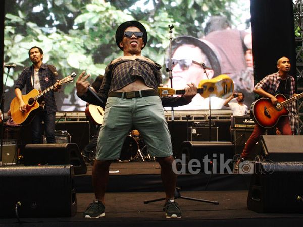 Slank dan Puluhan Musisi Konser Revolusi Mental