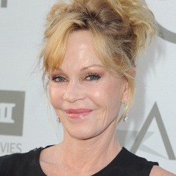 Gugat Cerai Antonio Banderas, Melanie Griffith Masih Pakai Cincin Nikah