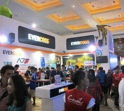 Evercoss Garap Ponsel Bola