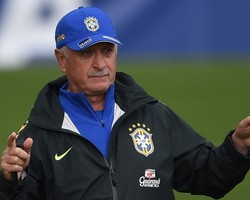Scolari Diguncang Kabar Duka Dua Hari Jelang Laga Pembuka