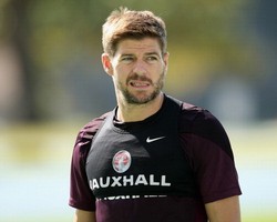 Hodgson Bantah Kabar Cedera Gerrard