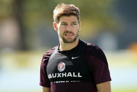 Hodgson Bantah Kabar Cedera Gerrard