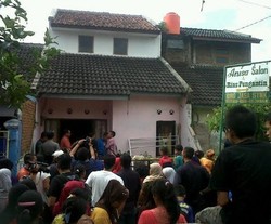 Pembunuhan Kakak Adik dan Pembantu, Polisi Temukan Handphone Korban