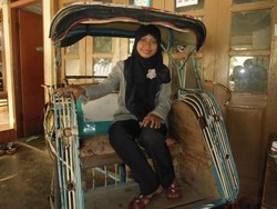 Raeni Anak Tukang Becak, Soal Laptop yang Ngutang dan Jadi Guru Ngaji di Kendal