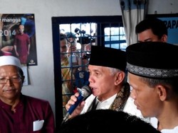 Blusukan di Kota Batik, Hatta Kampanye Lewat Siaran Radio