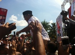 Kampanye di Palembang, Prabowo Joget Sampai Lompat ke Ribuan Pendukung