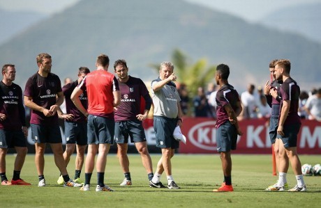 Berharap pada Utak-Atik Taktik Roy Hodgson