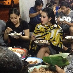 Syahrini Rela Antri Tengah Malam Demi Nasi Gudeg