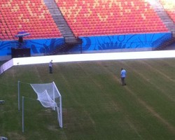 Inggris dan Italia Melawan Buruknya Lapangan di Manaus