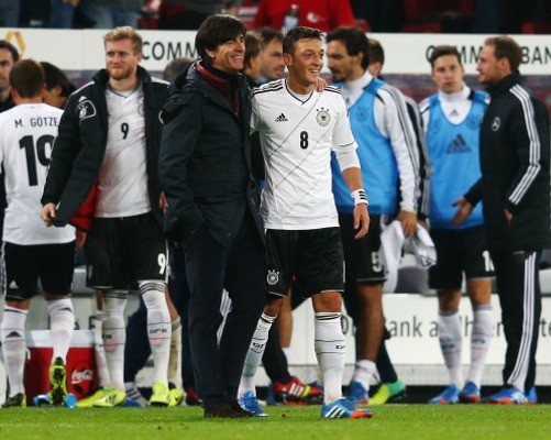 Oezil: Jerman Kejar Trofi demi Loew