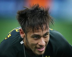 Neymar Rileks Sambut Piala Dunia Pertamanya