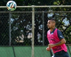 Belum 100 Persen Fit, Vidal Tak Akan Dicoret dari Skuat Chile