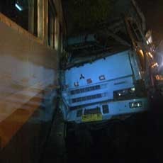 Truk vs KA di Surabaya, Akses dari Jalan Ahmad Yani ke Jemursari Lumpuh