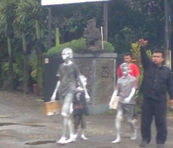 Duh, Kini Bocah Silver yang Berkeliaran di Jalan