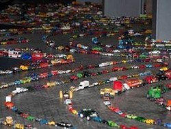 Puluhan Ribu Mobil-mobilan Cetak Rekor