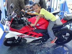 Yamaha R15 Dikeroyok Pengunjung Jakarta Fair