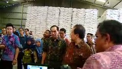 Agar Harga Stabil, Menko Perekonomian Imbau Masyarakat Tak Belanja Berlebihan