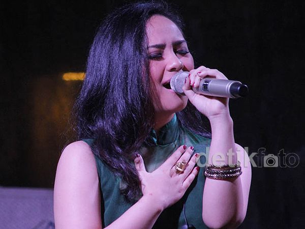Suara Merdu Gita Gutawa Warnai XSCAPE PARTY