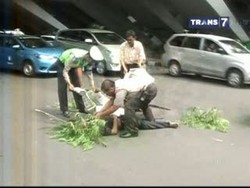 Pria Loncat dari Jembatan Semanggi