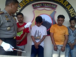 Gajah Kebingungan saat Gasak Tas Berisi Pistol