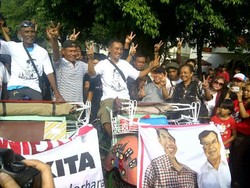 Dukung Jokowi-JK, Harry dan Abuanto Genjot Becak Yogya-Jakarta